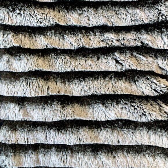 WIDGEON Hooded Faux Fur Vest Girls 5 5T Gray Soft Cozy Plush Zip-Up EUC Hood - Picture 5 of 7